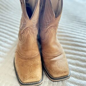 Ariat Anthem Shortie Western Boots- Cottage